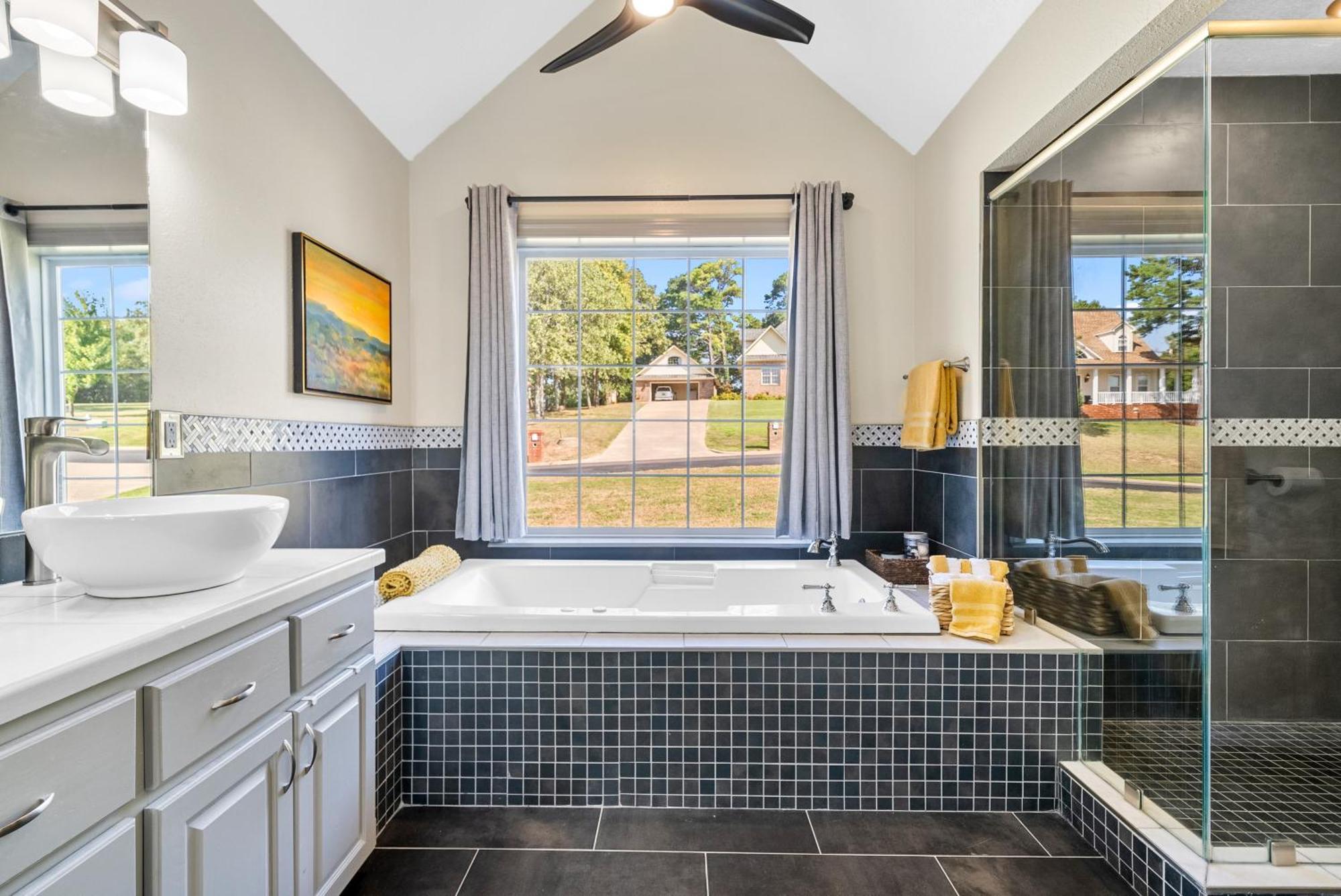 Adelines Lake View Elegant Home In Gated Community Sleeps 15 拉塞尔维尔 外观 照片